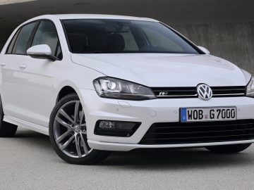 volkswagen-golf-r-line