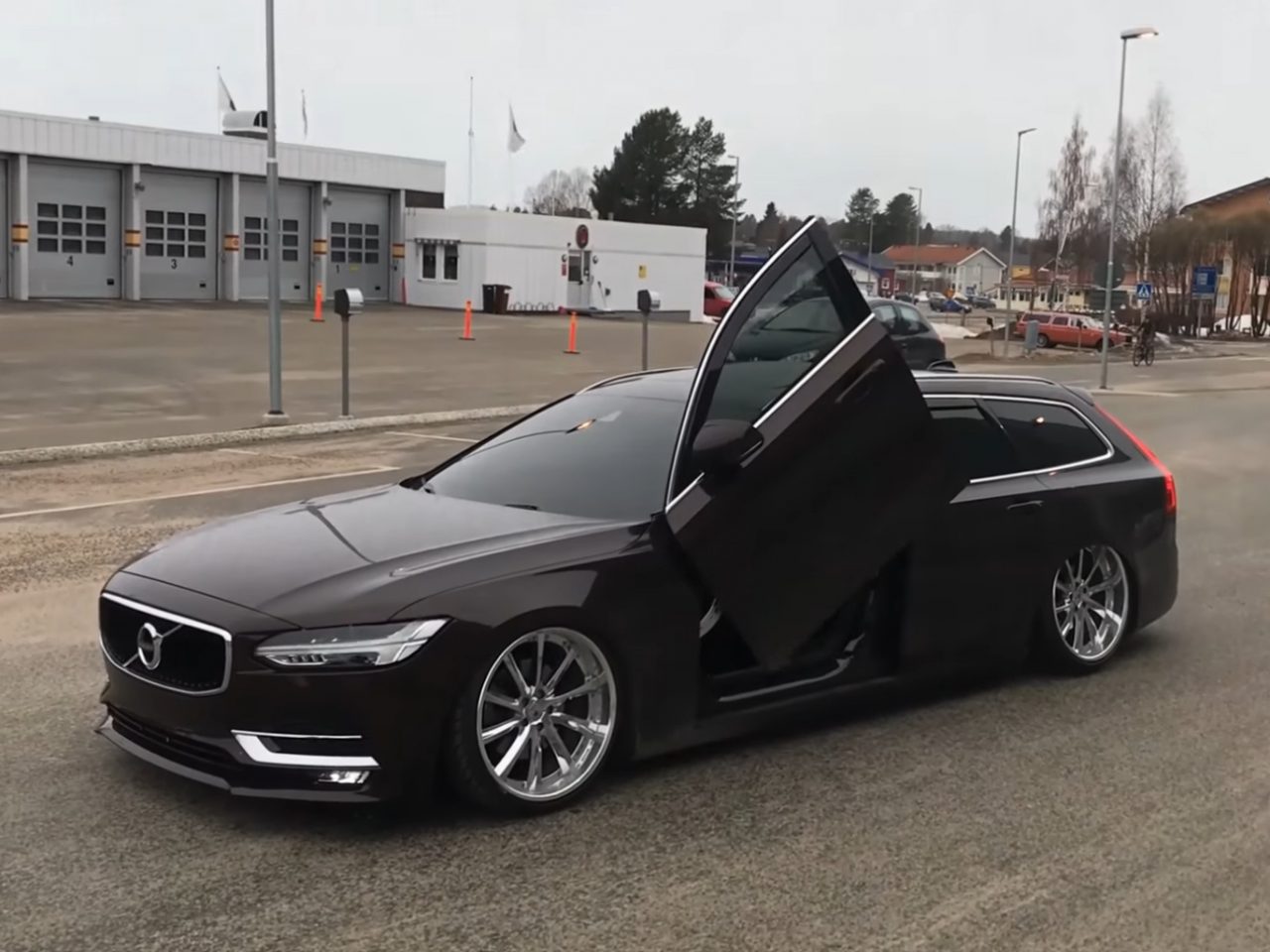 Volvo V90 met Lamborghini-deuren