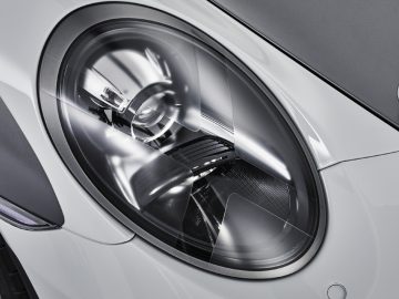 Een close-up van de koplamp van een Porsche 911 Speedster Concept.