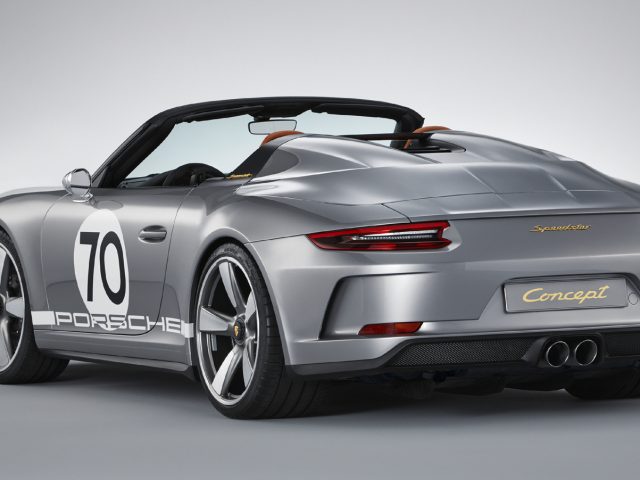 Een zilveren Porsche 911 Speedster Concept cabriolet.