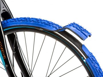 Een close-up van een blauwe ReTyre-fietsband.