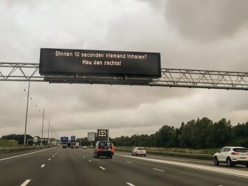 Campagne Rijksoverheid: . “Binnen 10 seconden niemand inhalen? Hou dan rechts!”