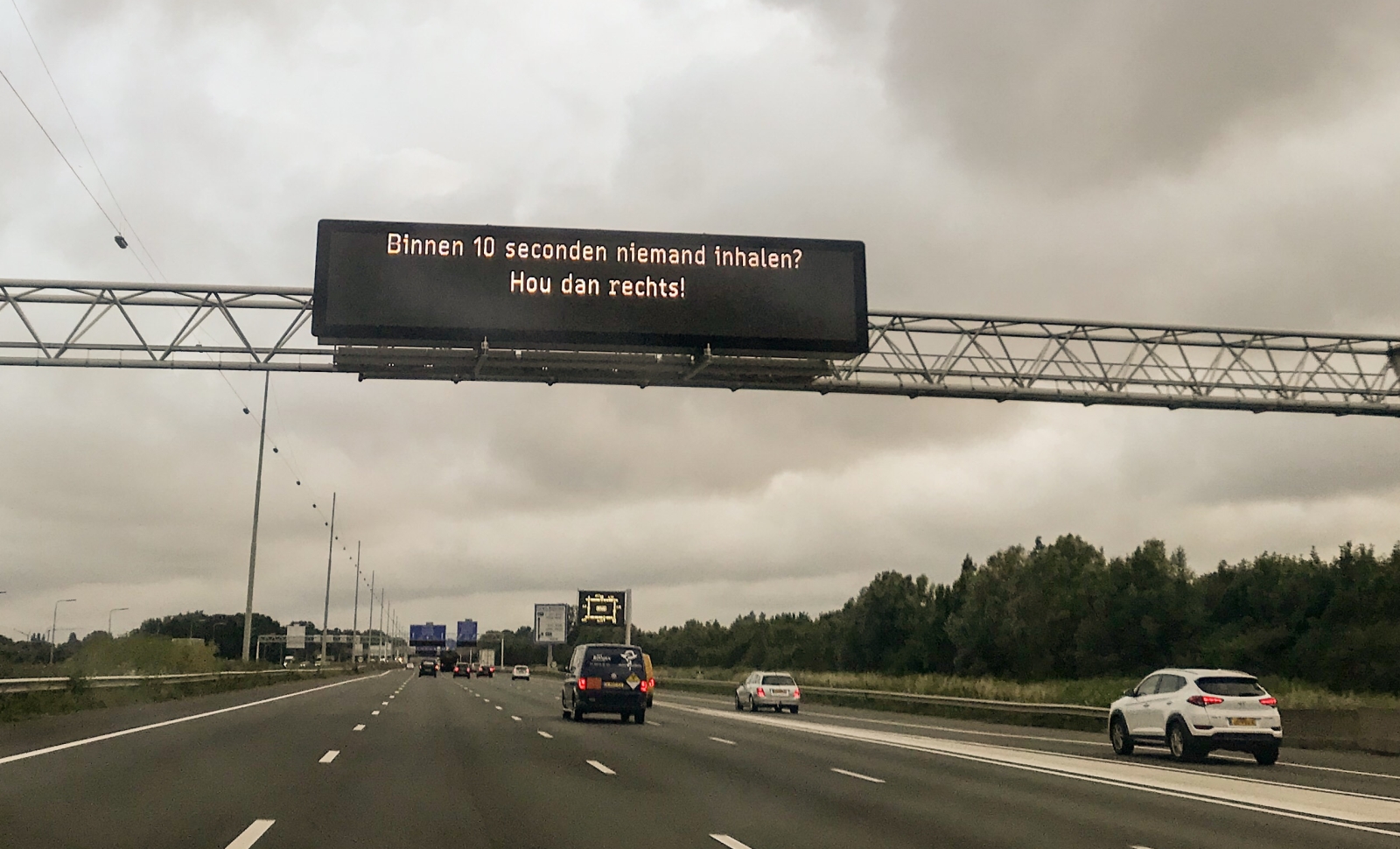 Nieuwe campagne om onnodig links rijden tegen te gaan