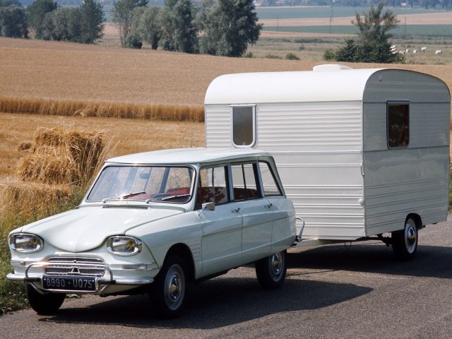 Citroën Ami 6 Break met caravan