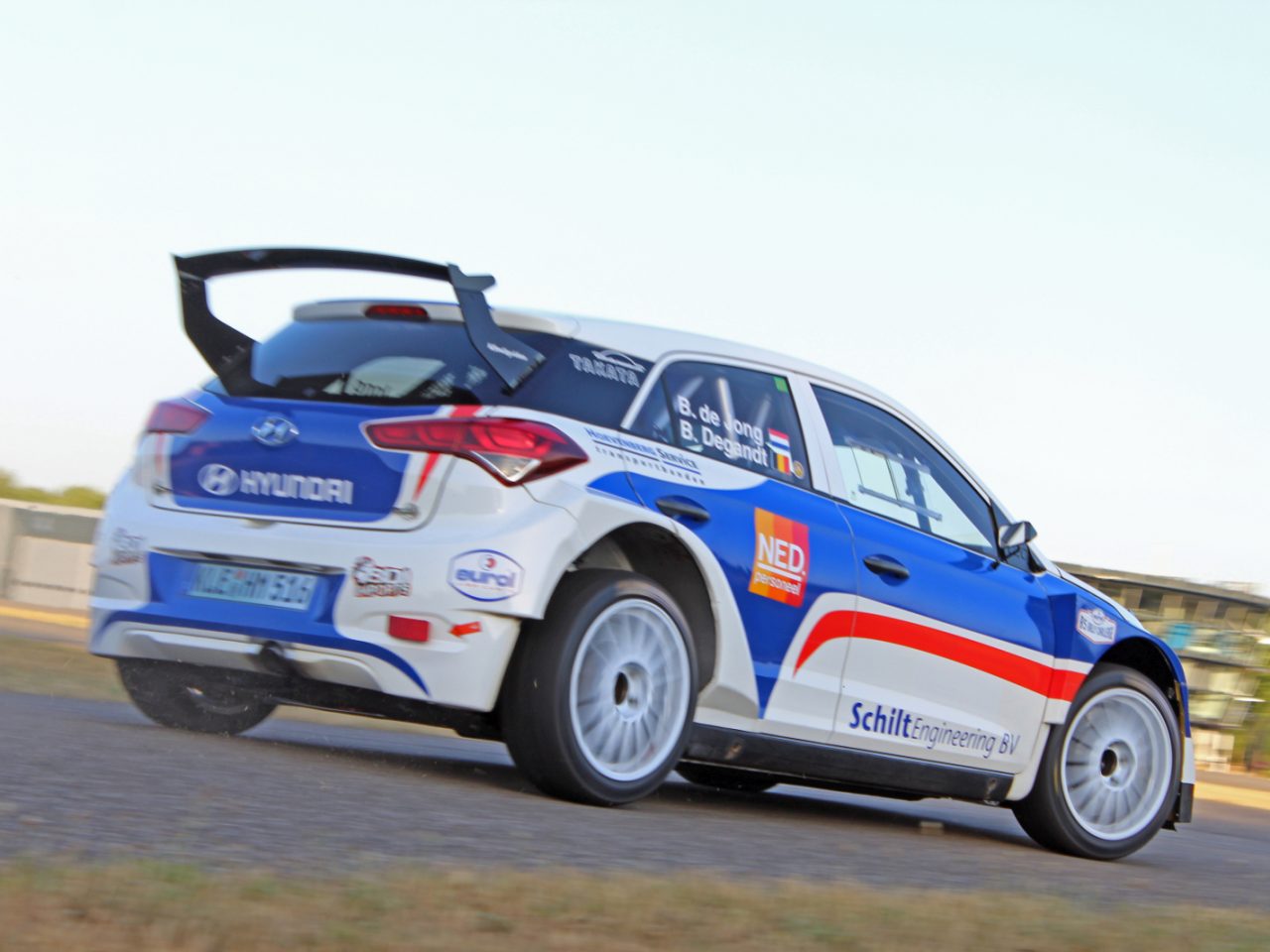 AutoRAI TV: Rallyrijder Bob de Jong gaat los in Hyundai i20 R5 ...