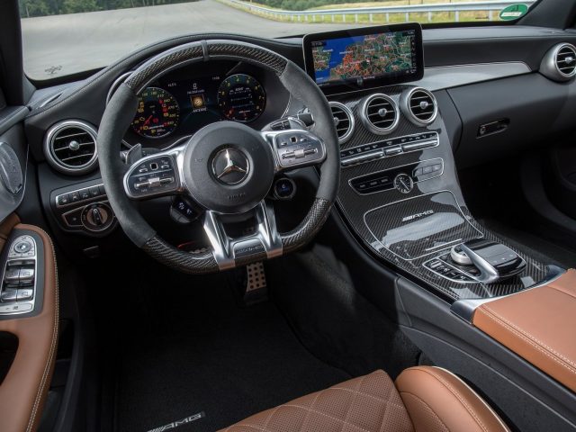 Het interieur van de Mercedes-AMG C 63 uit 2019.