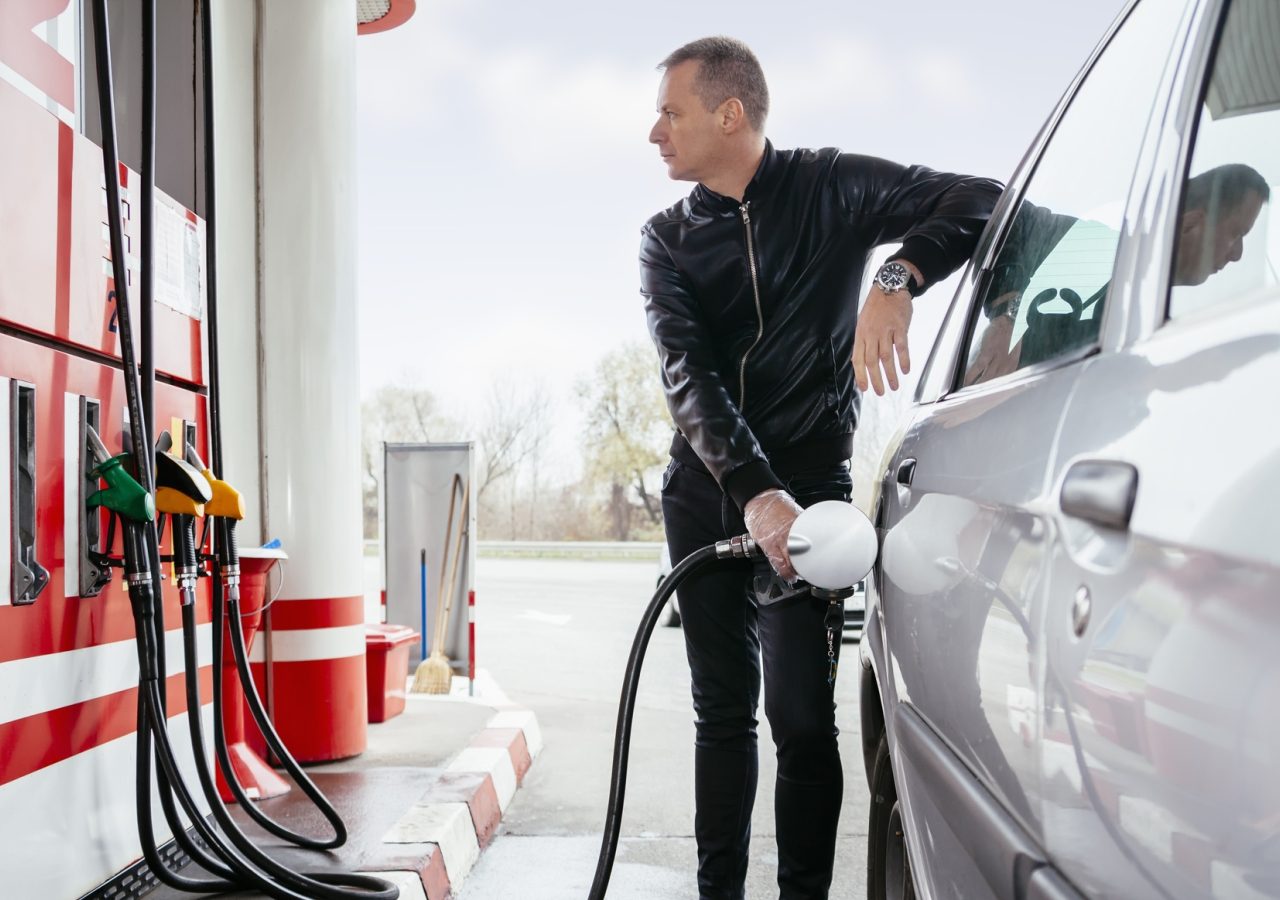 Tanken bij tankstation