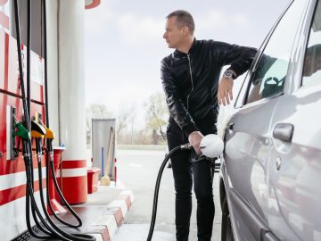 Tanken bij tankstation