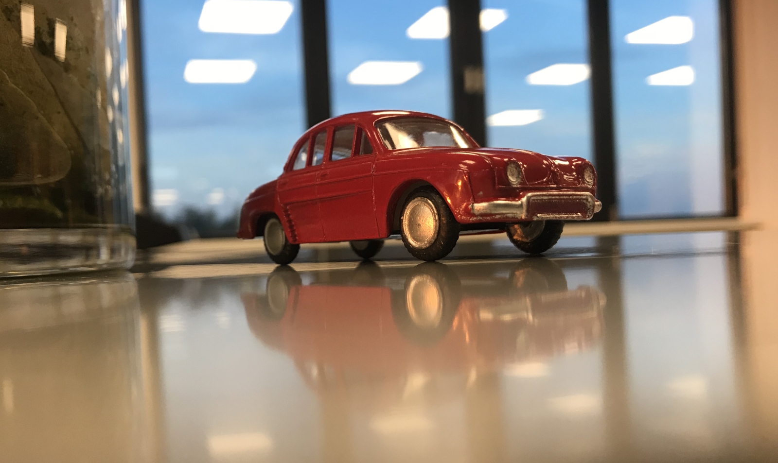 AutoRAI in Miniatuur - Renault Dauphine van Lion Cars