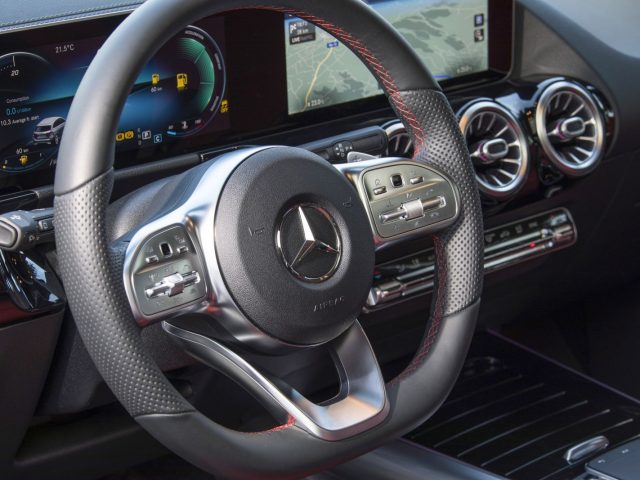 Het dashboard van een Mercedes-Benz B-Klasse.