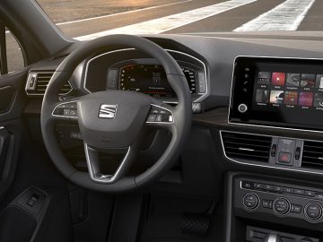 Het dashboard en het stuur van een nieuwe Seat Tarraco SUV.