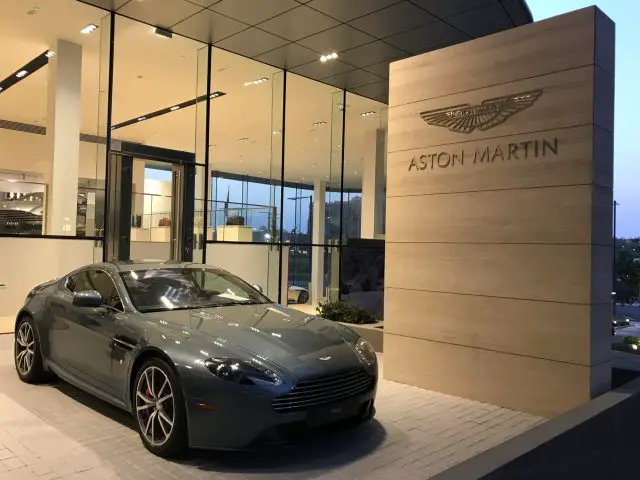 Aston Martin-dealer Abu Dhabi - Foto's: Bart Oostvogels