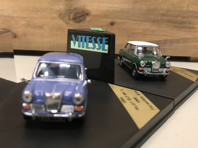 AutoRAI in Miniatuur Riley Elf en Wolseley Hornet