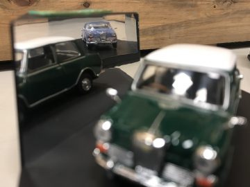 AutoRAI in Miniatuur Riley Elf en Wolseley Hornet