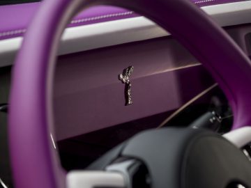 Op maat gemaakte Rolls-Royce Phantom met paars interieur.