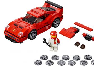Een rode Speed Champions legoauto met een man en een set wielen.
