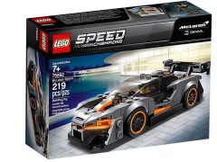 In de doos wordt een Lego Speed Champions-auto afgebeeld.