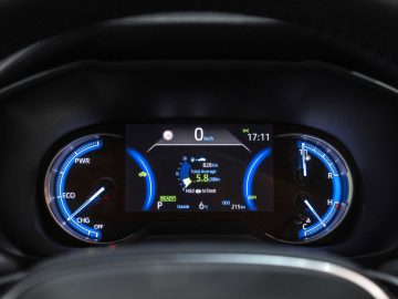 Het dashboard van een Toyota RAV4 uit 2020.