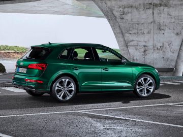 Static photo
Colour: azores green metallic