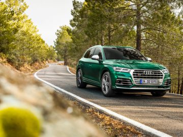 Static photo
Colour: azores green metallic
