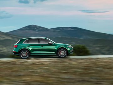 Dynamic photo
Colour: azores green metallic