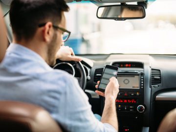Handheld telefoneren achter het stuur