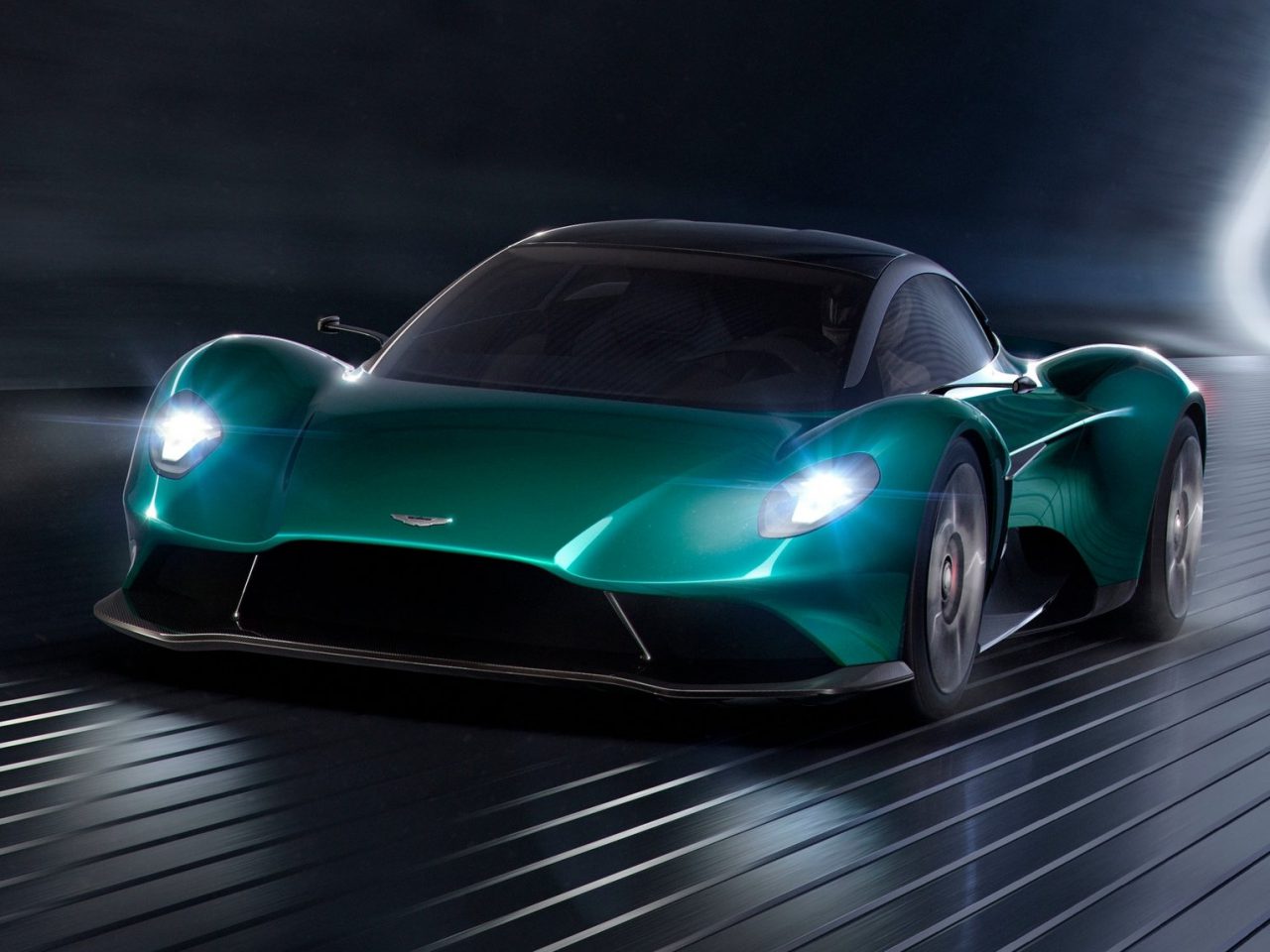 Aston Martin opent aanval op McLaren ...