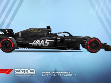 Een zwarte F1 2019 raceauto met witte tekst erop.