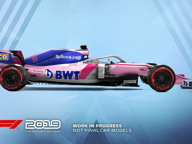 Een roze en witte F1 2019 racewagen op een blauwe achtergrond.
