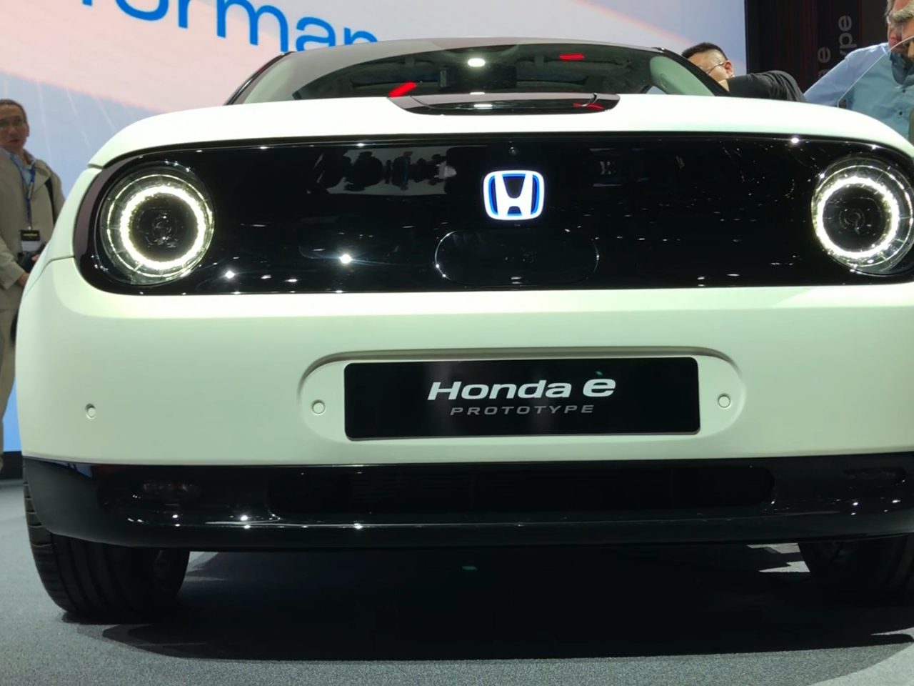 De Toyota Element is te zien op een autoshow.