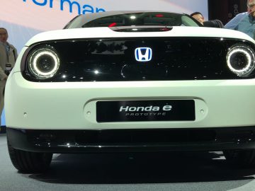 De Toyota Element is te zien op een autoshow.