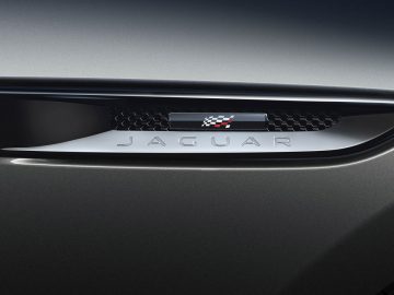 Jaguar F-Pace grille-embleem.