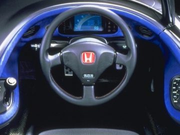 Het interieur van een Honda S2000 sportwagen.