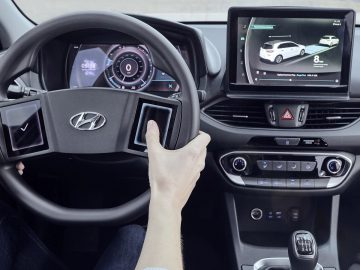 Hyundai Elantra vs Hyundai Elantra met stuurwiel vs Hyund.