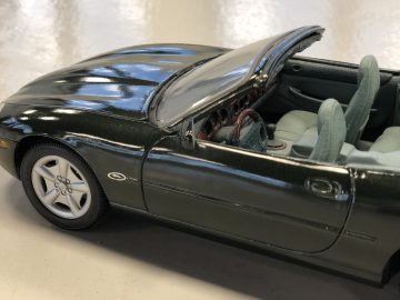 AutoRAI in Miniatuur: Jaguar XK8 van Maisto
