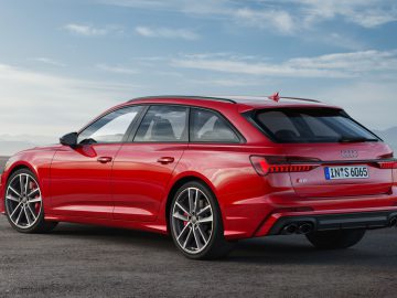 Static photo,
Colour:Tango red