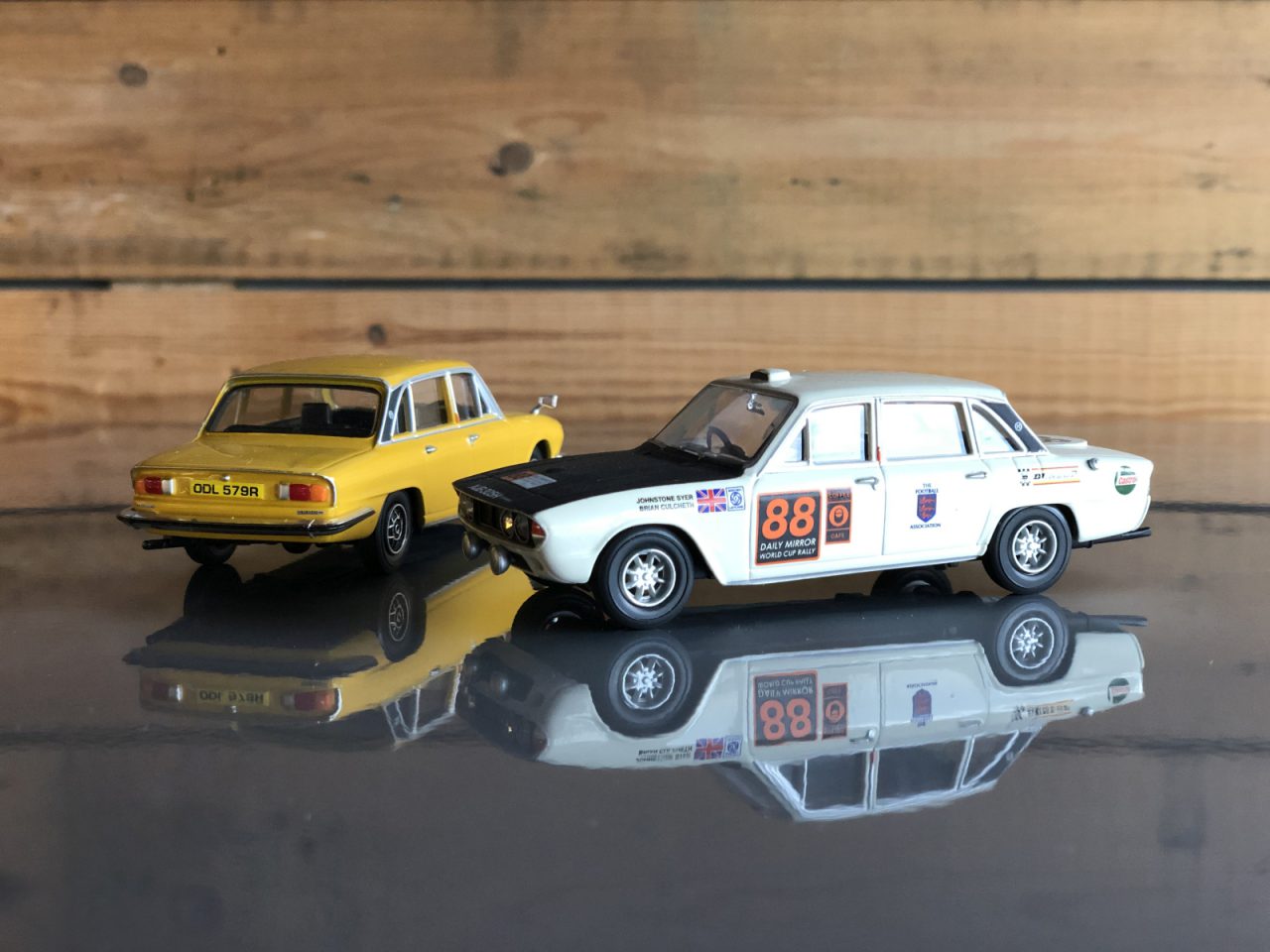 AutoRAI in Miniatuur - World Cup Rallyauto Vanguards Triumph 2500