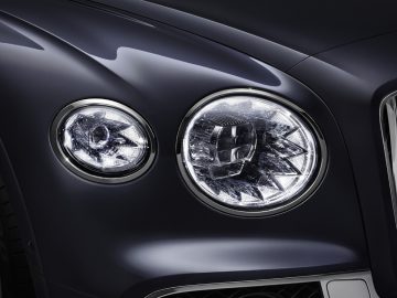 De koplampen van een Bentley-auto.