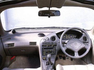 Een foto van het interieur van een Toyota-auto.