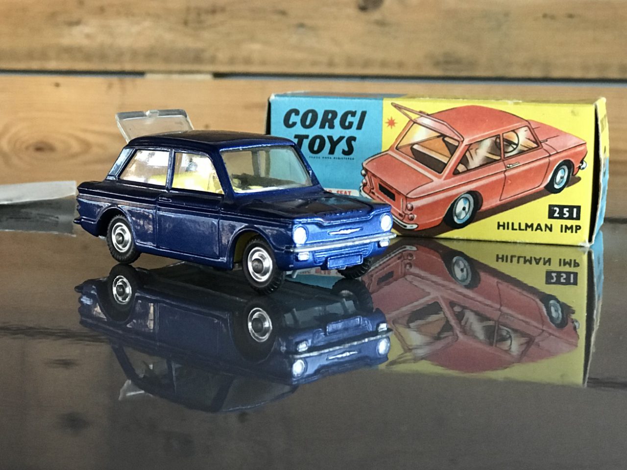 AutoRAI in Miniatuur - Corgi Toys Hillman Imp