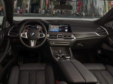 Het interieur van een BMW X6 uit 2020.