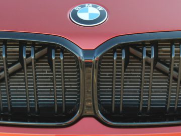 De grille van een BMW M2 Competition.