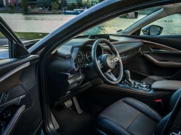 Het interieur van de Mazda 3 uit 2019.