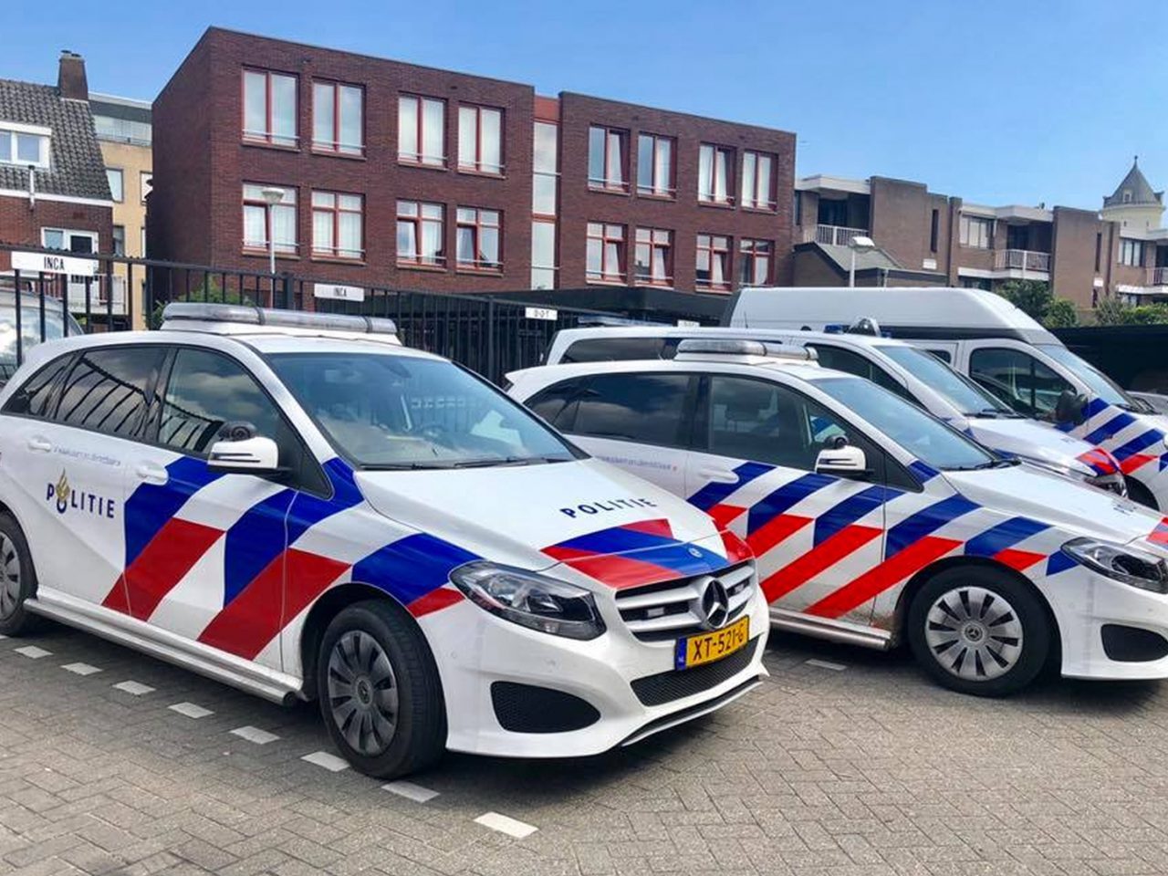 Deze Mercedes-Benz B-Klasse Heeft De Nieuwe Politie-striping