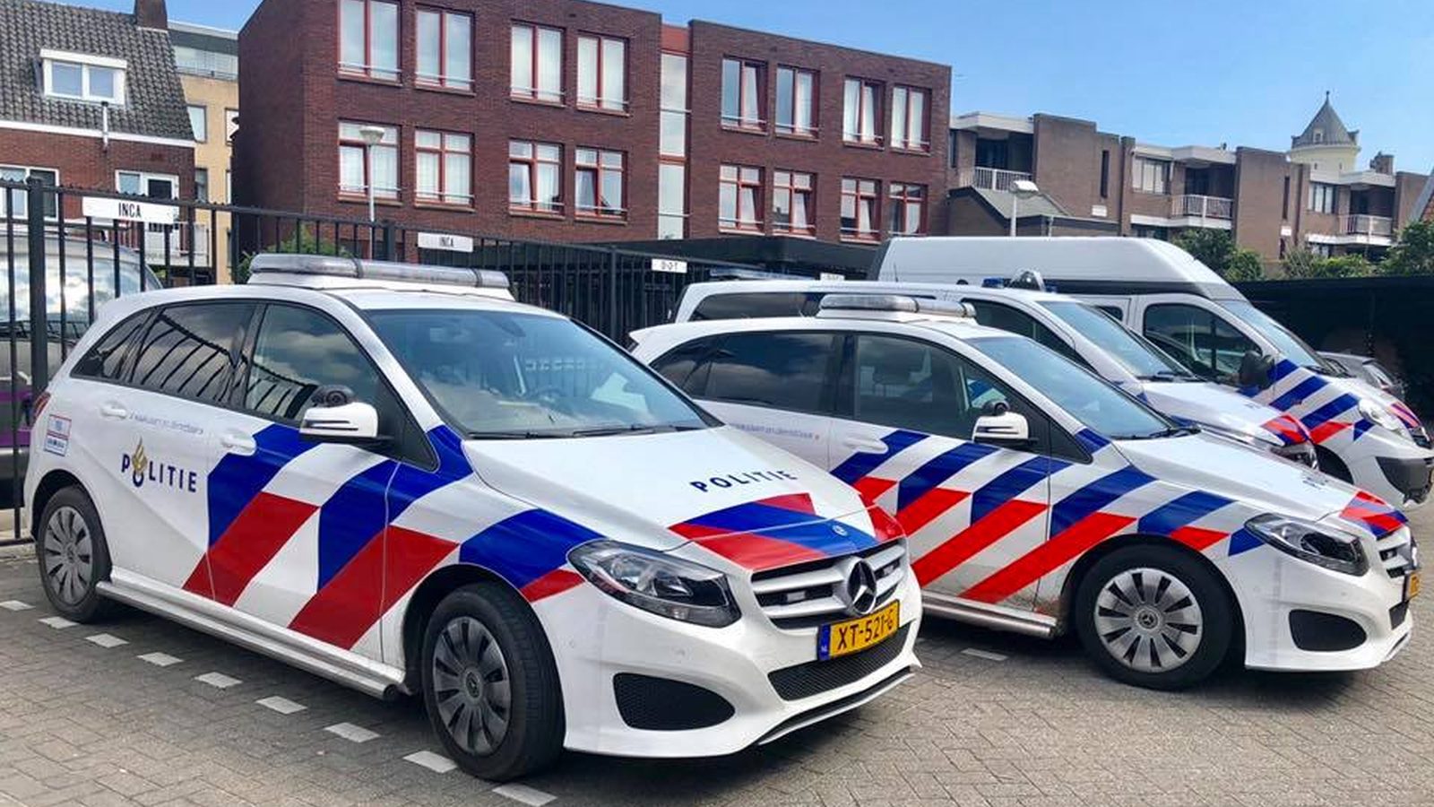 Deze Mercedes-Benz B-Klasse Heeft De Nieuwe Politie-striping