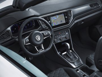Het interieur van een Volkswagen T-Roc Cabrio.
