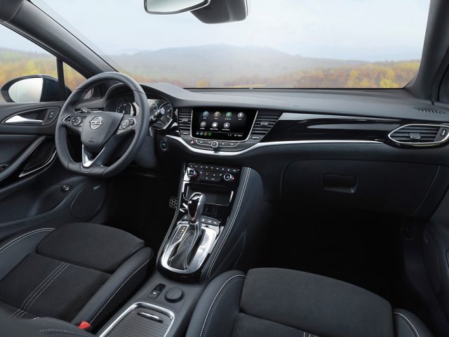 Het interieur van de Opel Astra 2019.