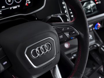 Het stuur en het stuur van een Audi RS Q3.