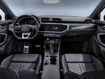 Het interieur van een Audi RS Q3.