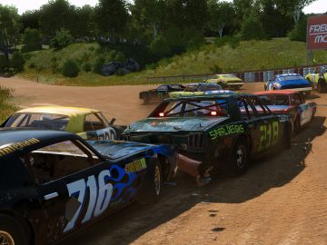 Een screenshot van een Wreckfest-racespel met auto's op een onverharde weg.